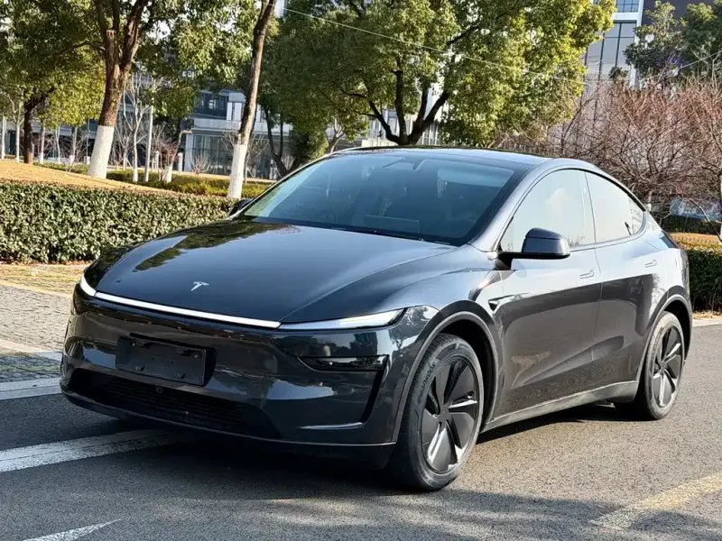 Tesla Model Y, 2026