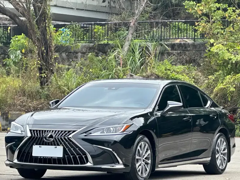 Lexus ES, 2024