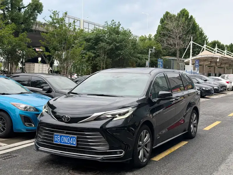 Toyota Sienna, 2025