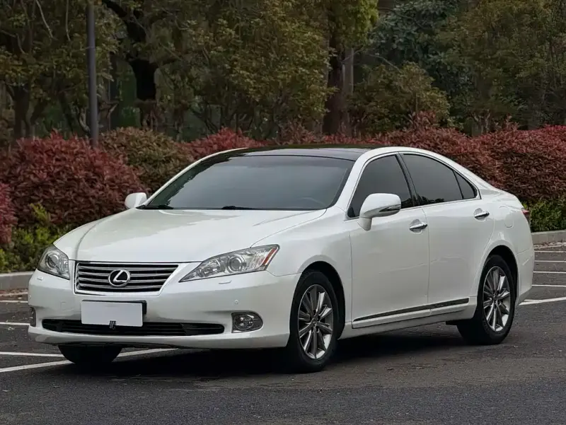 Lexus ES, 2012