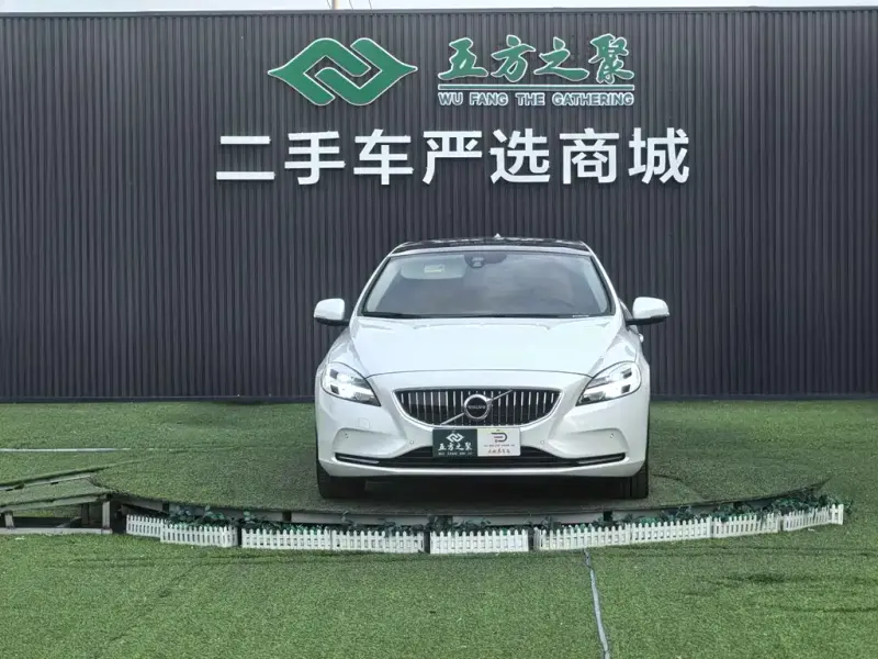 Volvo V40, 2018
