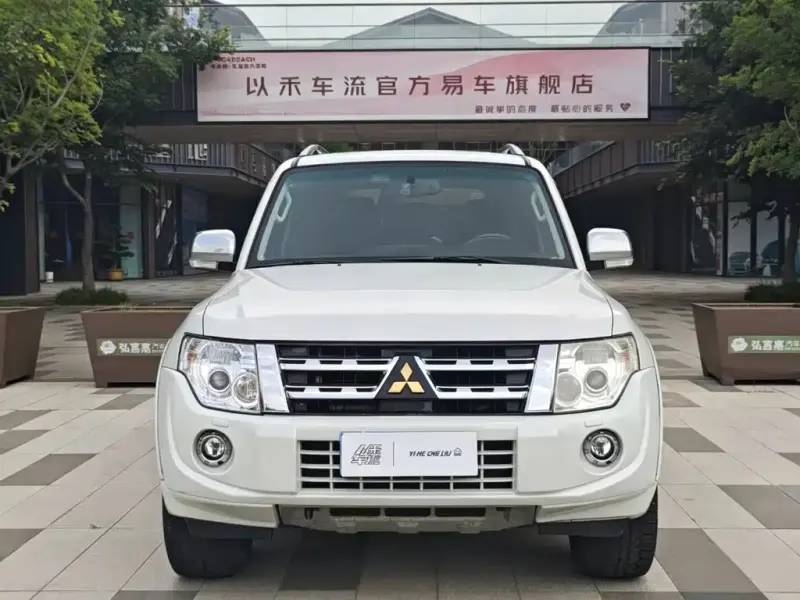 Mitsubishi Pajero (Import), 2014