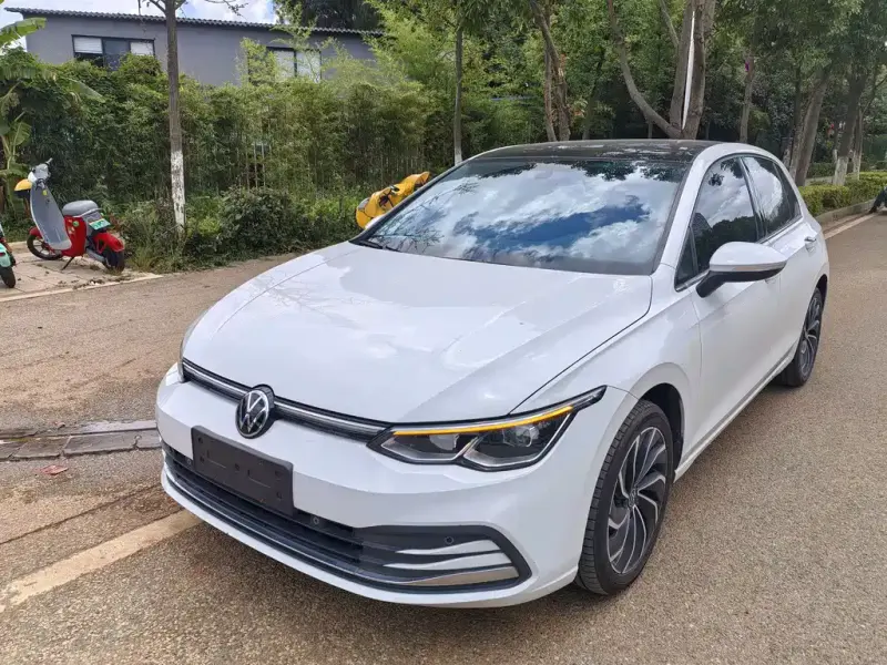 Volkswagen Golf, 2022