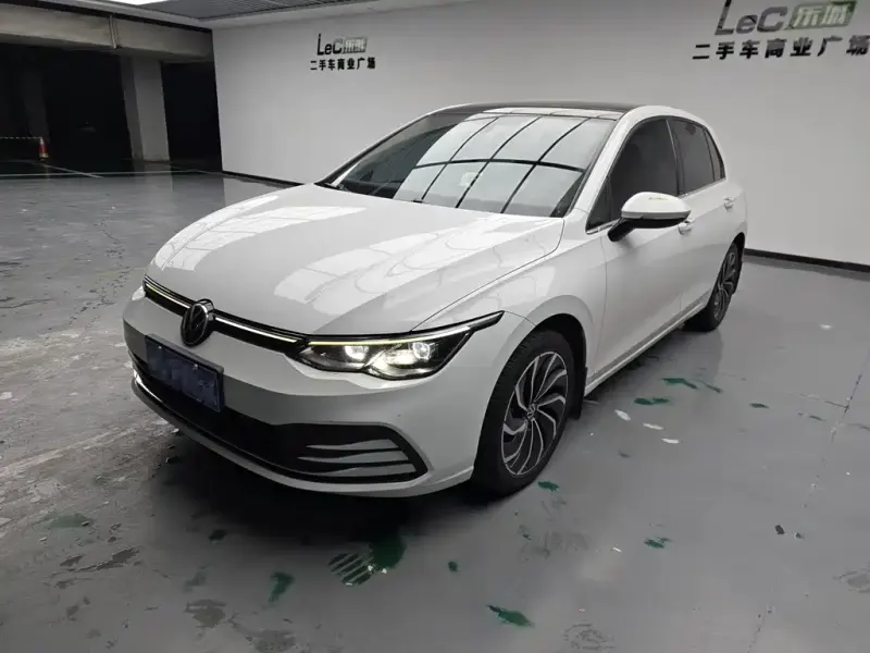 Volkswagen Golf, 2022