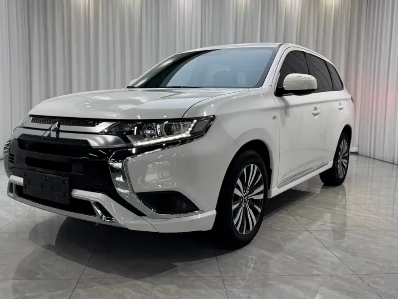 Mitsubishi Outlander, 2023