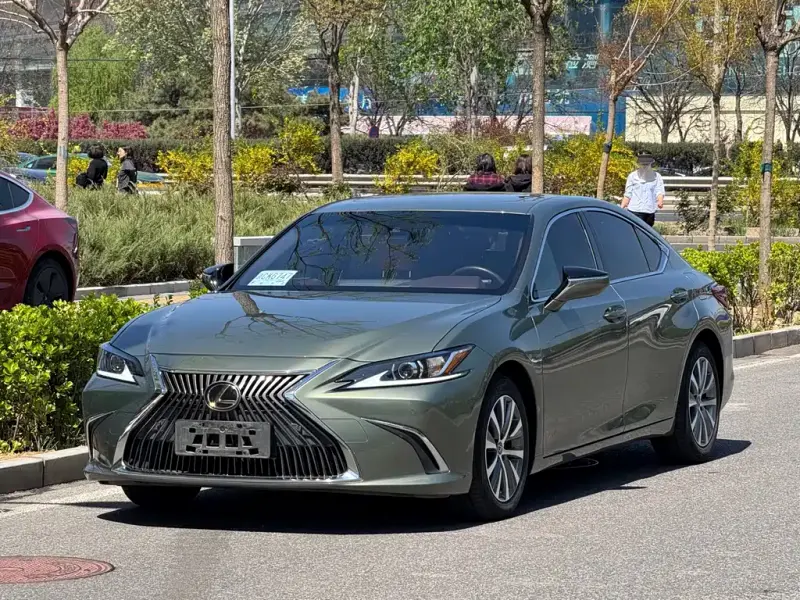 Lexus ES, 2019