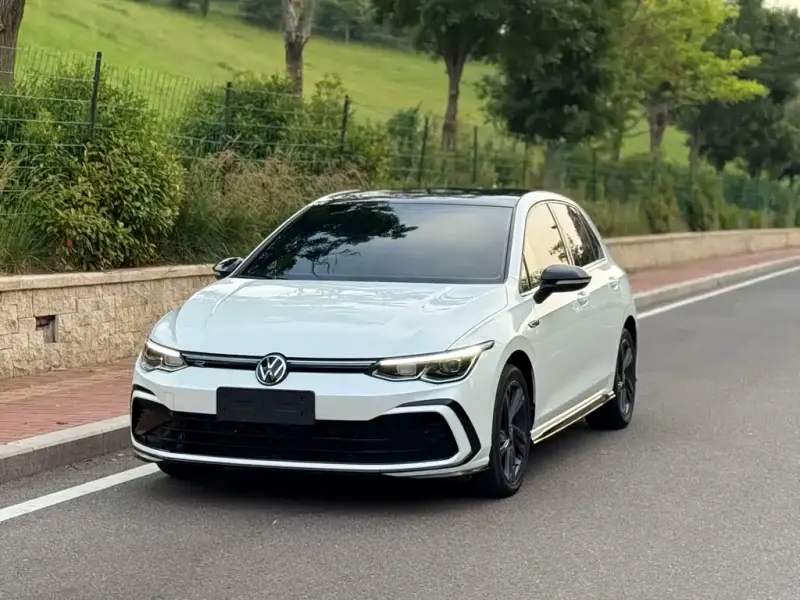 Volkswagen Golf, 2023
