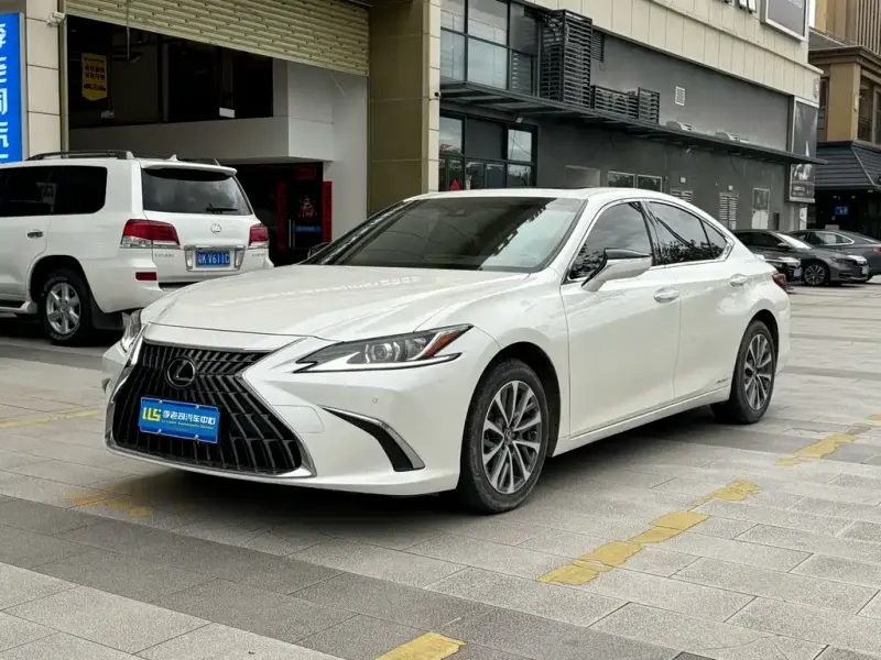 Lexus ES, 2022