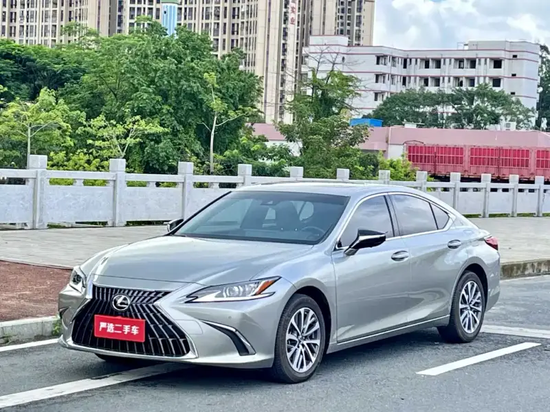 Lexus ES, 2023