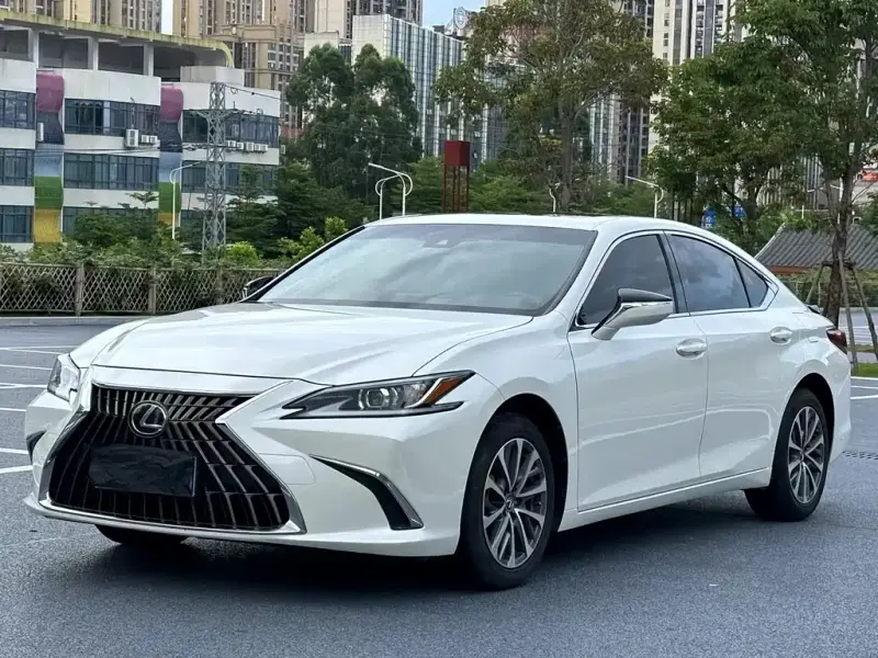 Lexus ES, 2024
