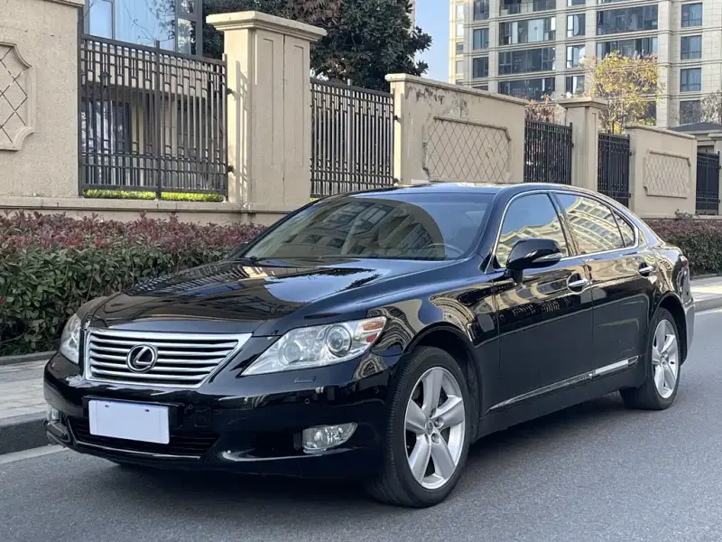 Lexus LS, 2011