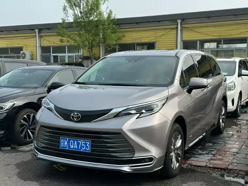 Toyota Sienna, 2024