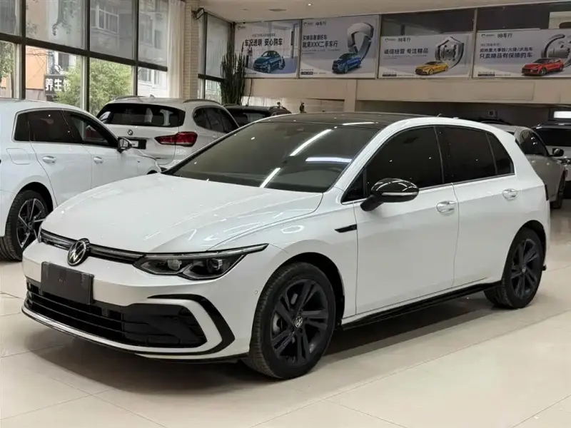 Volkswagen Golf, 2022