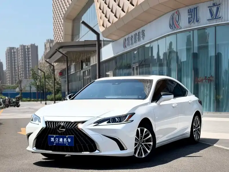 Lexus ES, 2024
