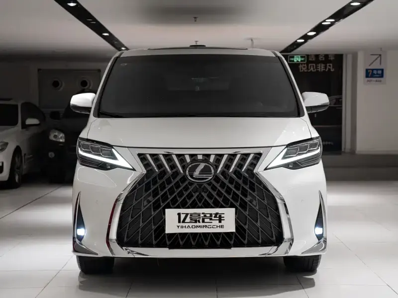 Lexus LM, 2022