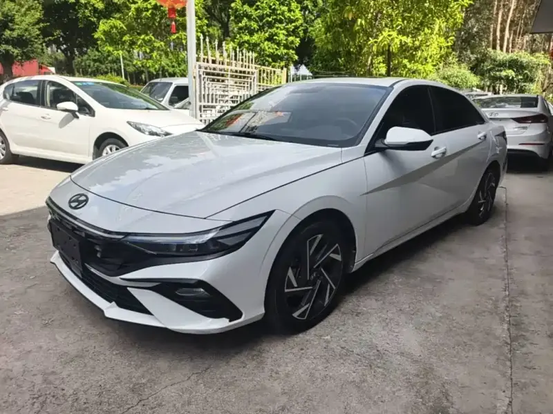 Hyundai Elantra, 2024