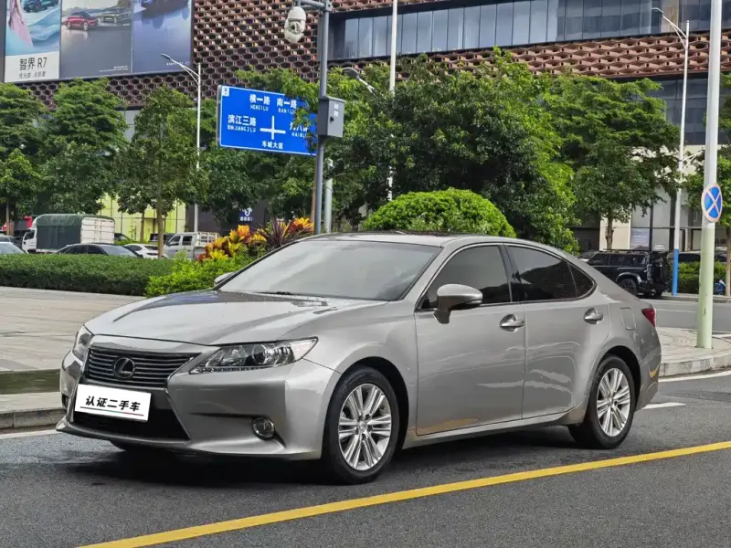 Lexus ES, 2014