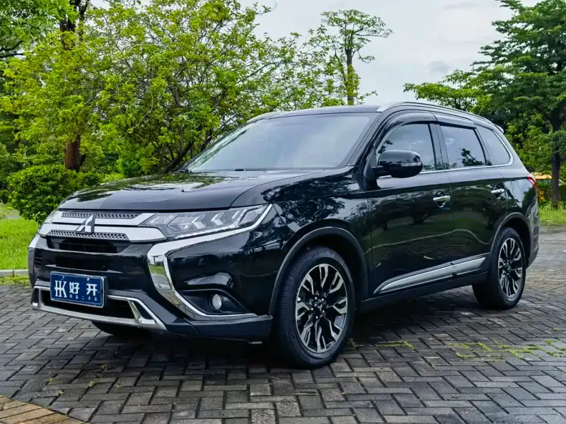 Mitsubishi Outlander, 2020