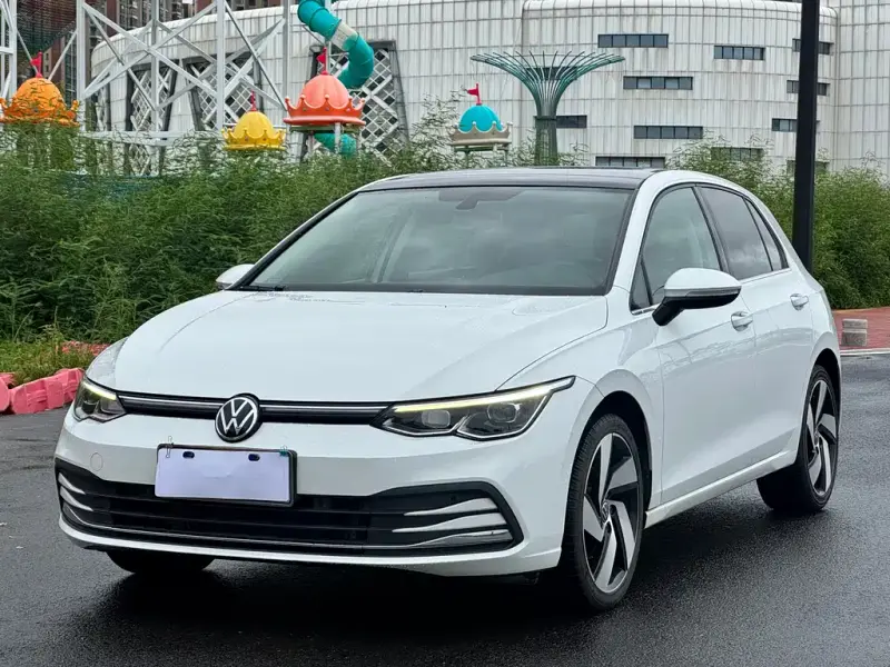Volkswagen Golf, 2022