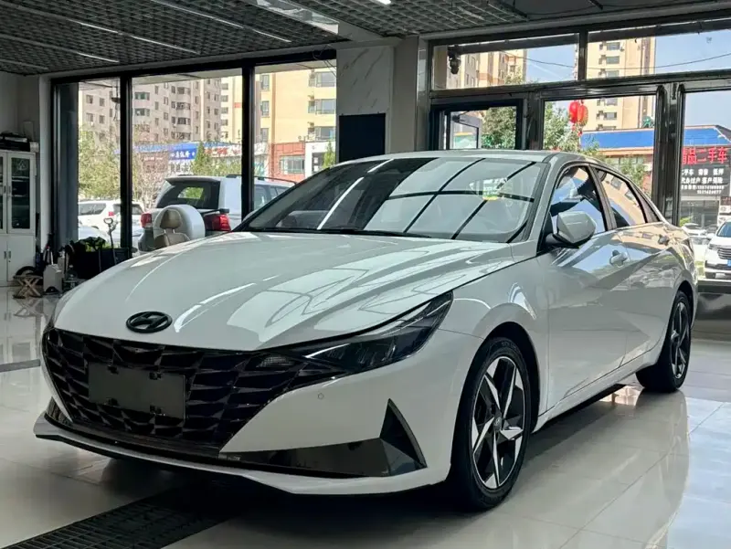 Hyundai Elantra, 2022