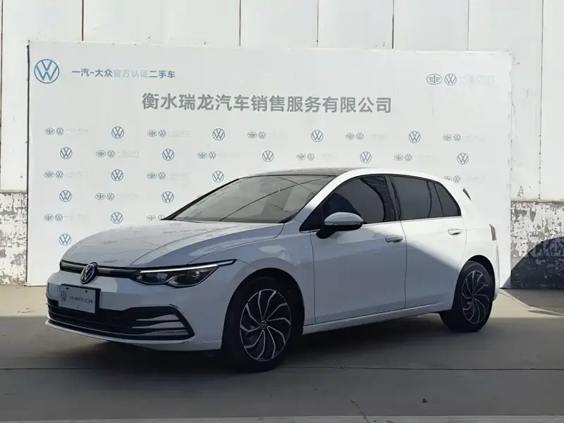 Volkswagen Golf, 2022