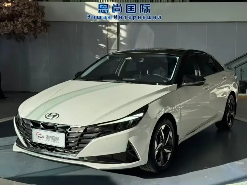 Hyundai Elantra, 2022