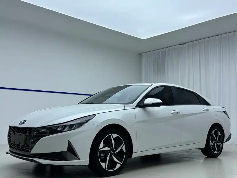 Hyundai Elantra, 2022