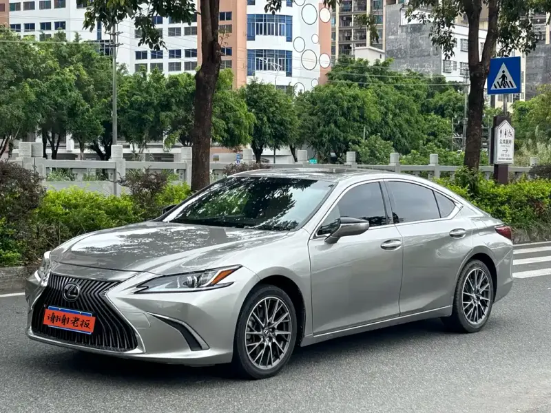 Lexus ES, 2020