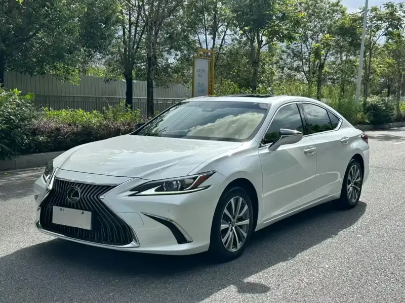 Lexus ES, 2021