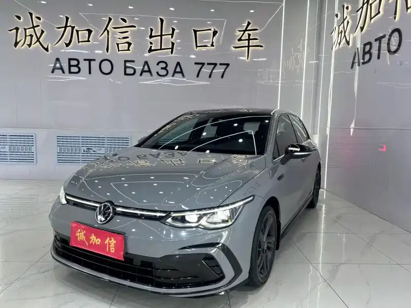 Volkswagen Golf, 2022