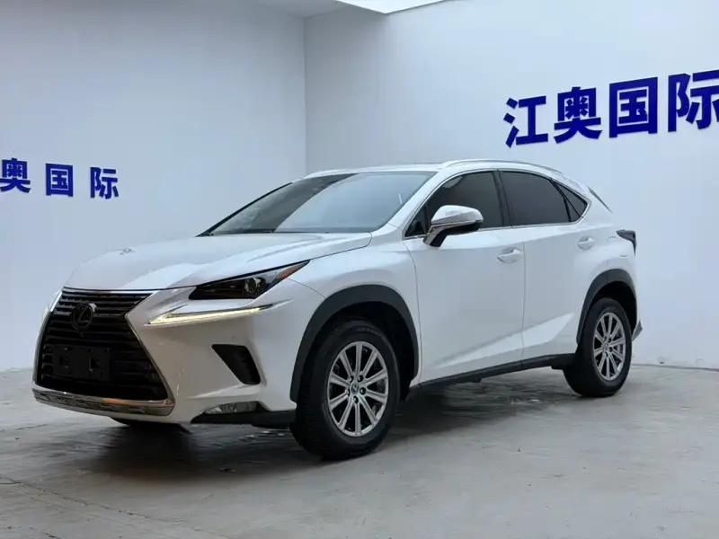 Lexus NX, 2021