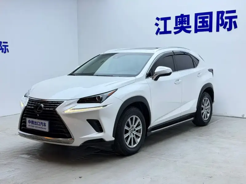 Lexus NX, 2021