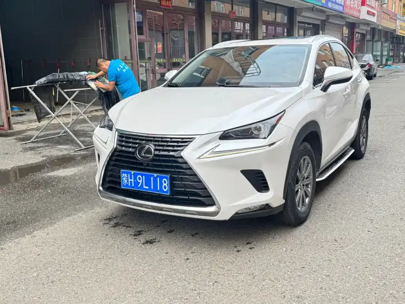 Lexus NX, 2021