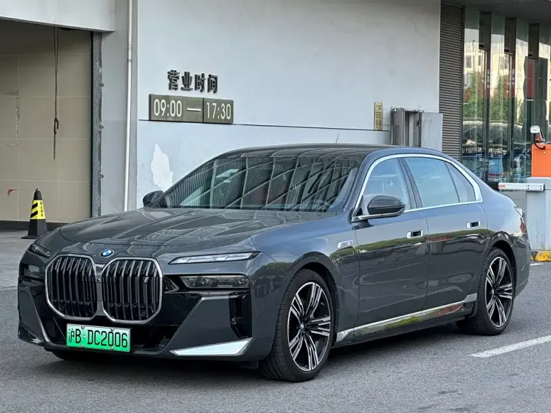 BMW i7, 2025