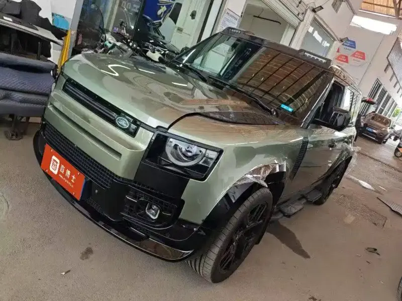 Land Rover Defender, 2025