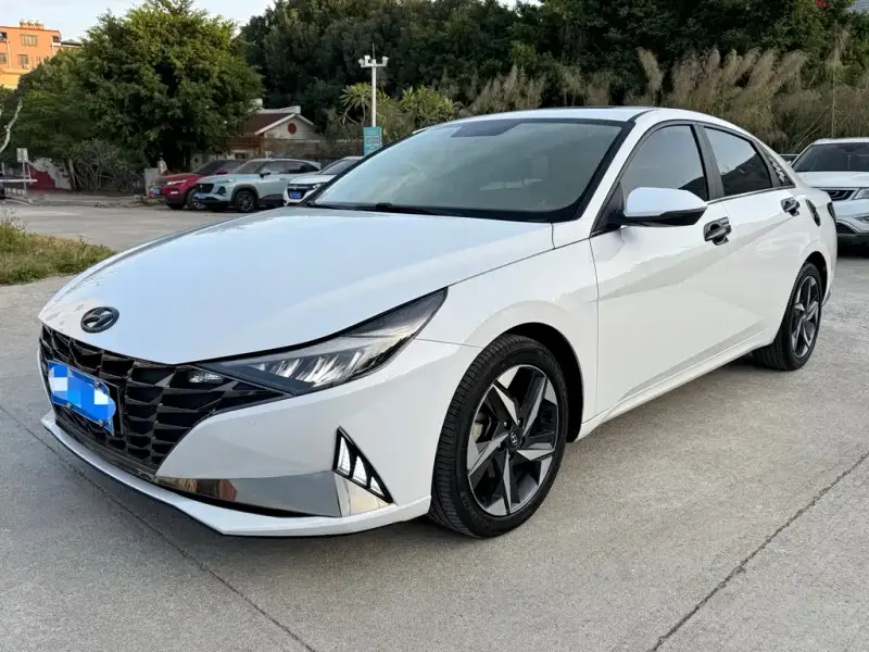 Hyundai Elantra, 2022