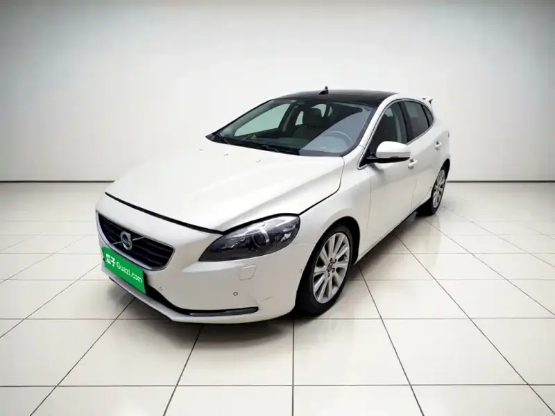 Volvo V40, 2015