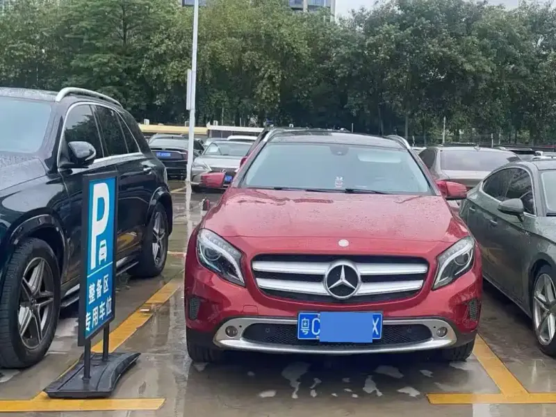 Mercedes-Benz GLA, 2015