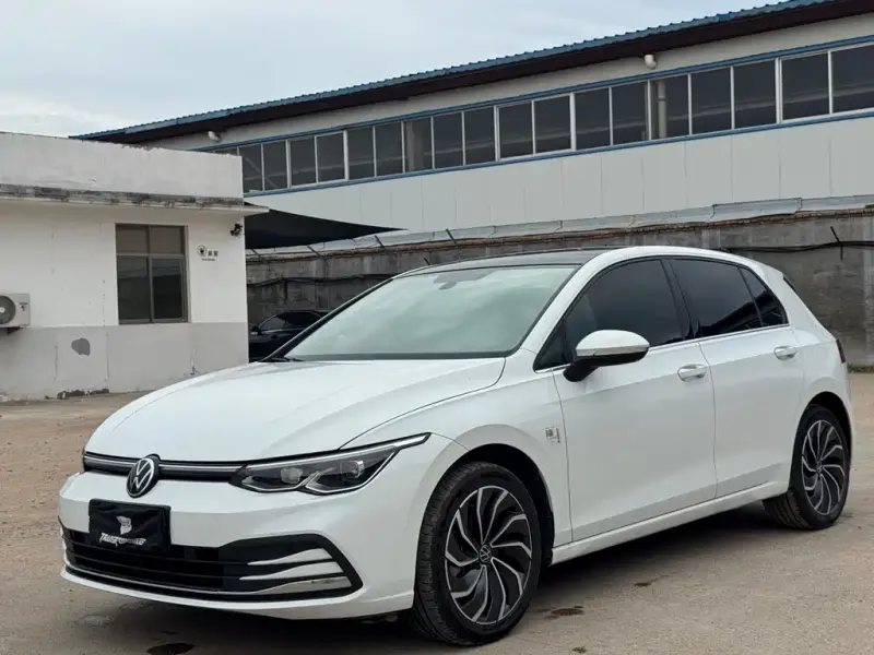 Volkswagen Golf, 2022