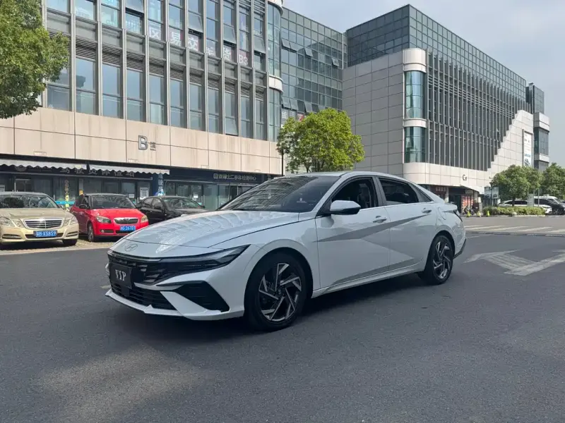Hyundai Elantra, 2025