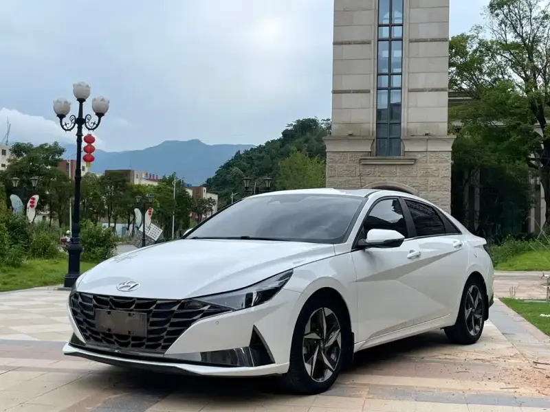 Hyundai Elantra, 2022
