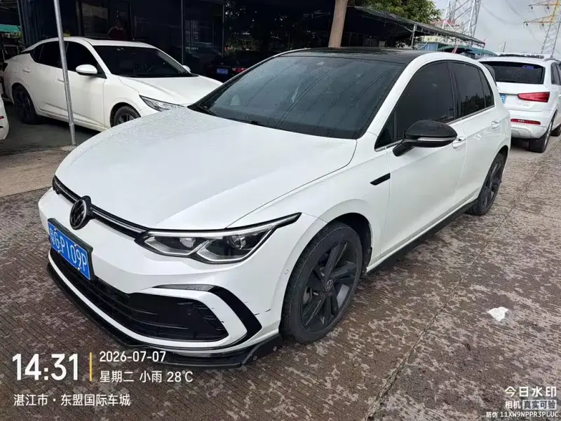 Volkswagen Golf, 2022