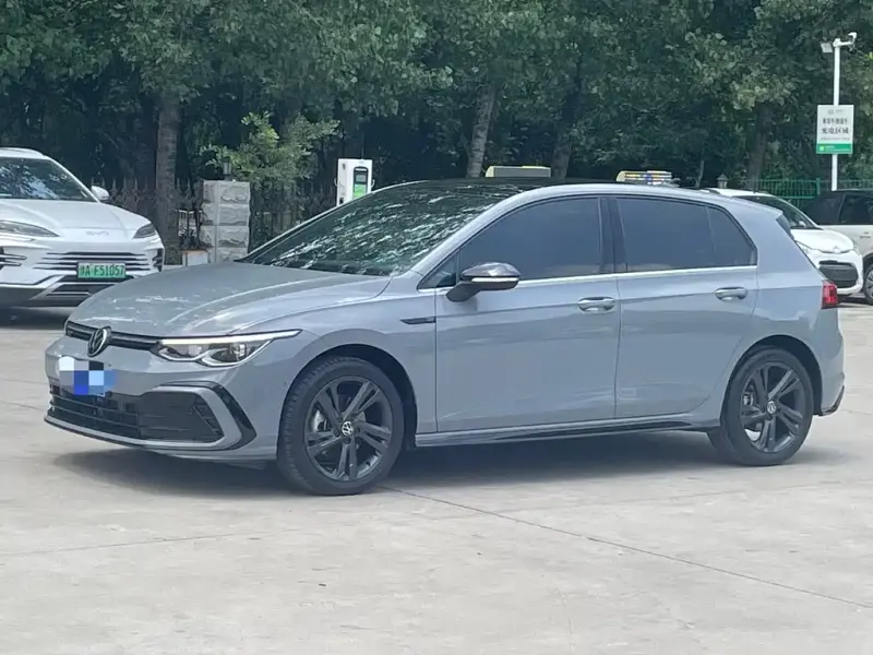 Volkswagen Golf, 2023