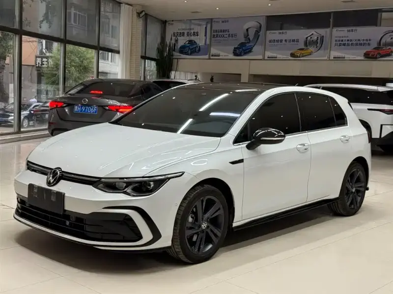 Volkswagen Golf, 2022