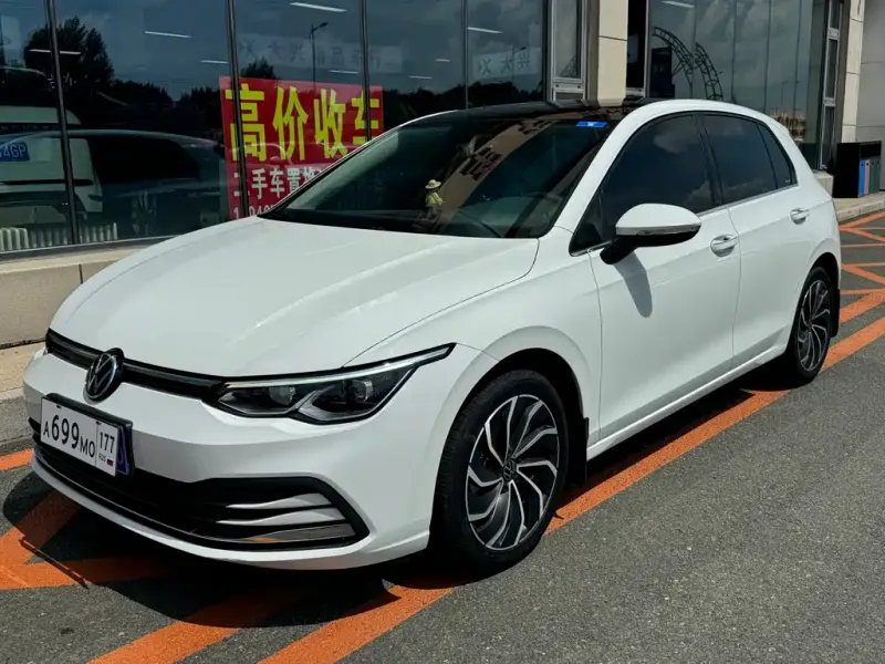 Volkswagen Golf, 2022
