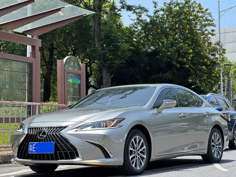 Lexus ES, 2023