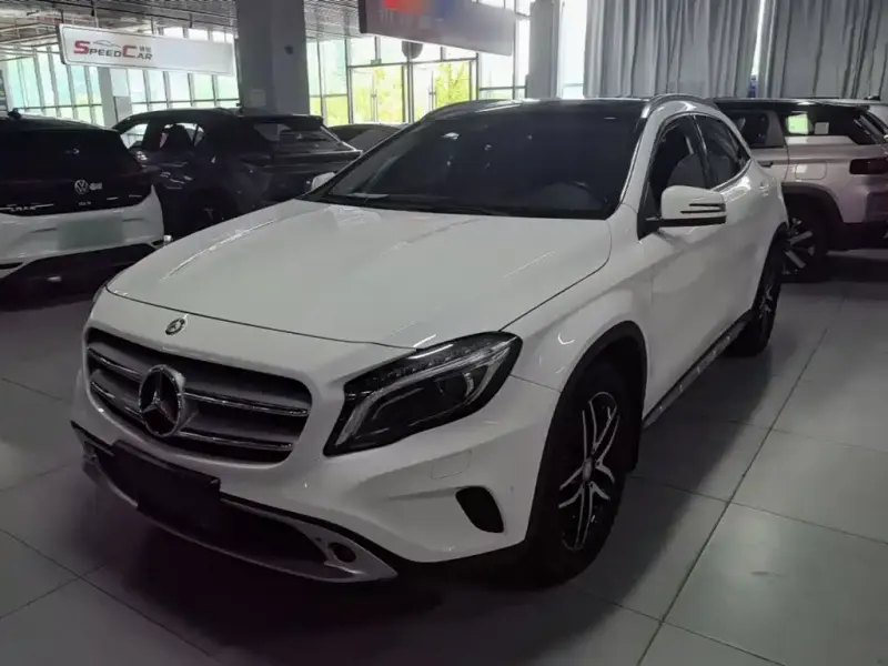 Mercedes-Benz GLA, 2015