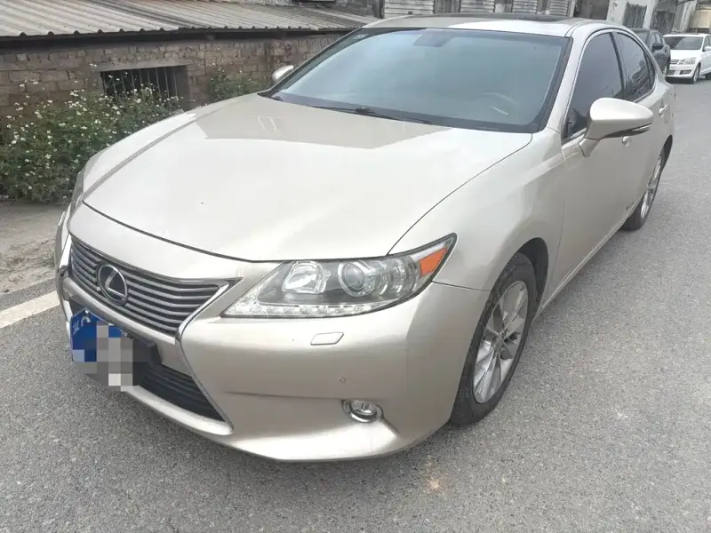 Lexus ES, 2014