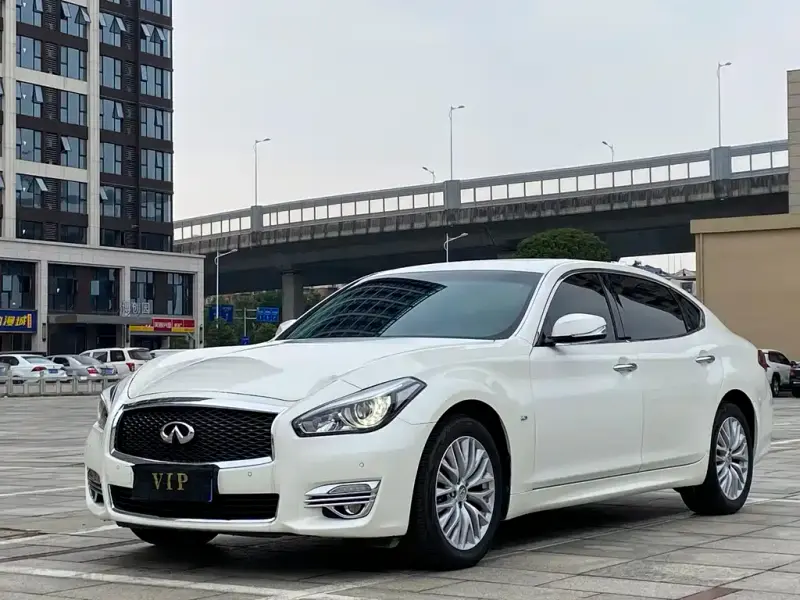 Infiniti Q70, 2017