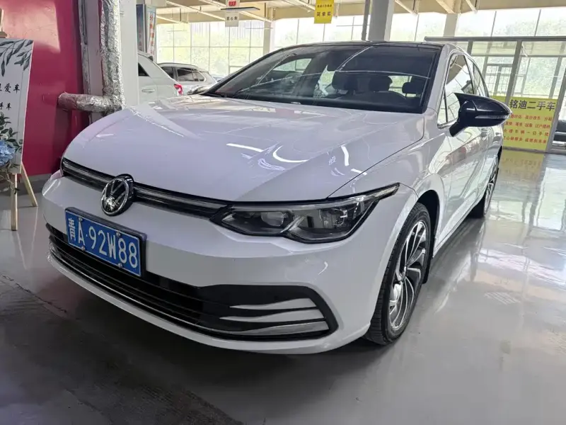Volkswagen Golf, 2023